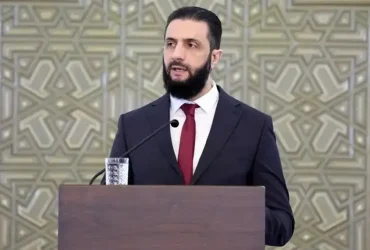 نخست‌وزیر عراق بر دعوت از الجولانی پافشاری کرد؛ خشم گروه‌های عراقی بالا گرفت