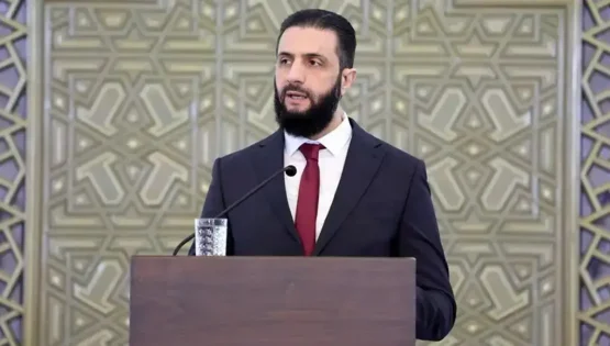 علی‌رغم مخالفت‌های گسترده در داخل عراق، وزیر فرهنگ این کشور به دستور رئیس جمهور، دعوتنامه رسمی نشست سران عرب را به ابومحمد الجولانی در دمشق تحویل داد؛ اقدامی که خشم ائتلاف الفتح و دیگر گروه‌های عراقی را برانگیخته است.