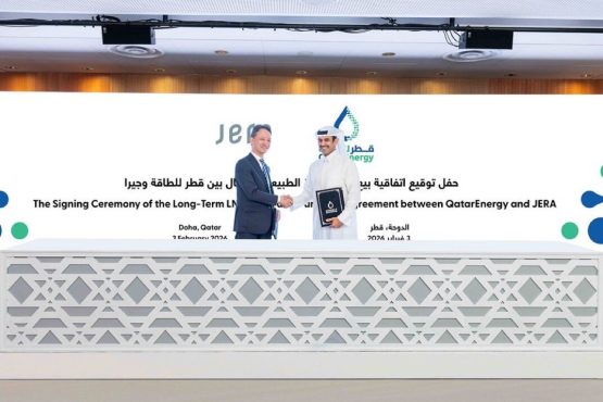 مراسم امضای قرارداد صادرات گاز قطر به ژاپن با حضور مدیران شرکت های قطر انرژی و جرا - دوحه